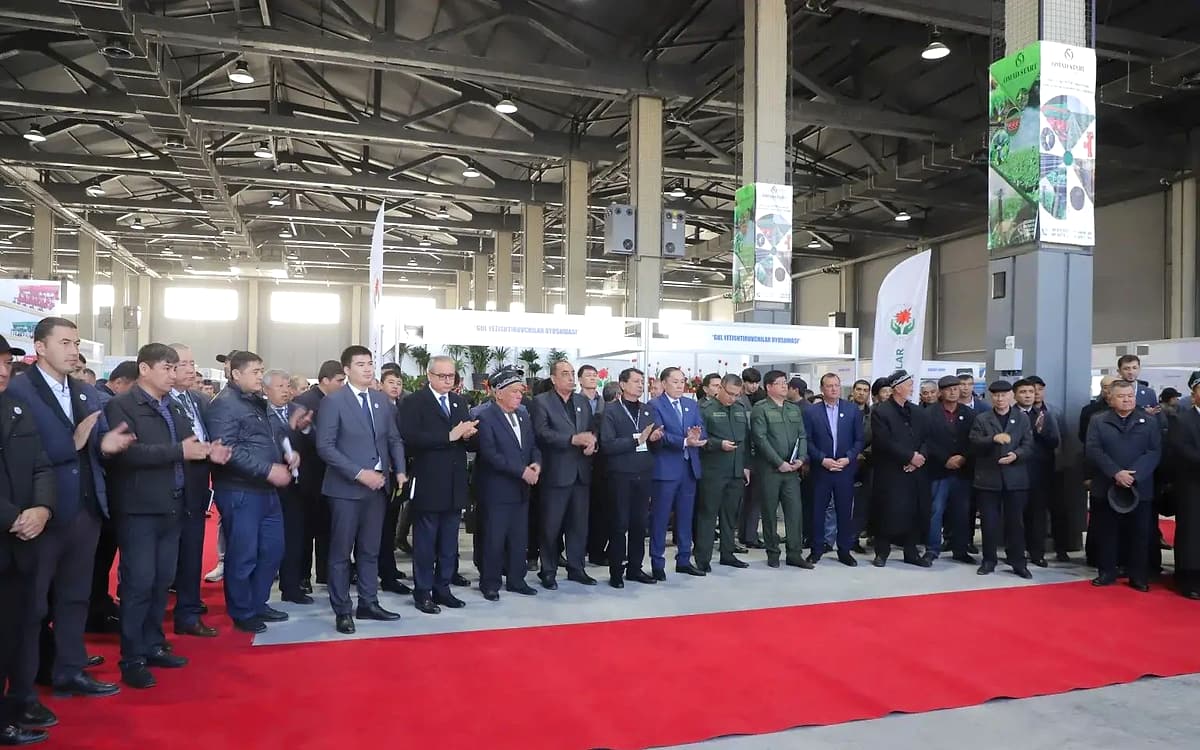 An official delegation touring the exhibition